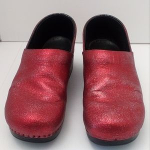 Dansko Womens Clog Red & Silver Textured Shimmer US 10,  40